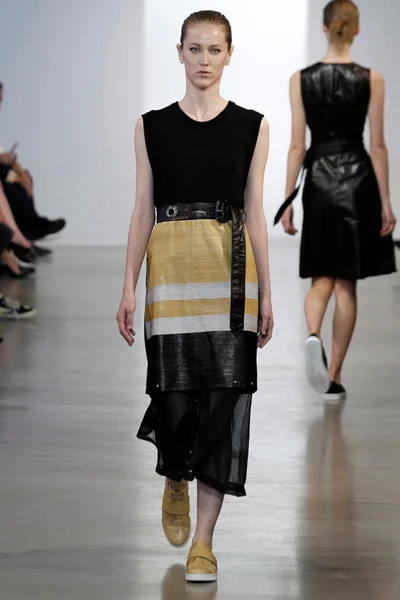Look 10
